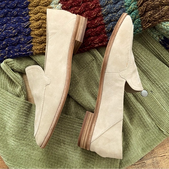 Vince Camuto Taupe/Cream Suede Slip-On Loafers⭐️ Excellent Condition - Picture 7 of 13
